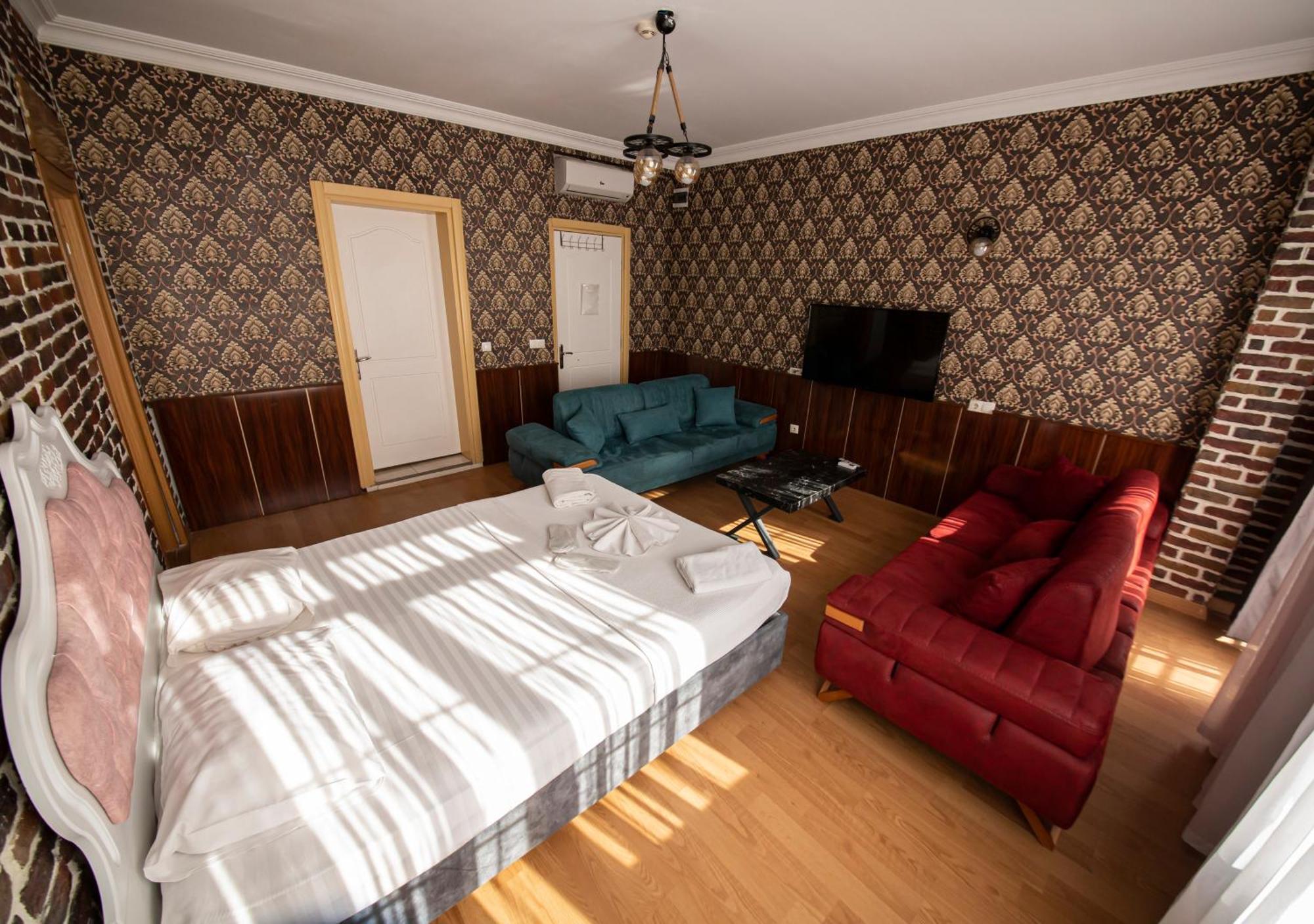 Royal Garden Suite And Hotel Istanbul Exterior photo